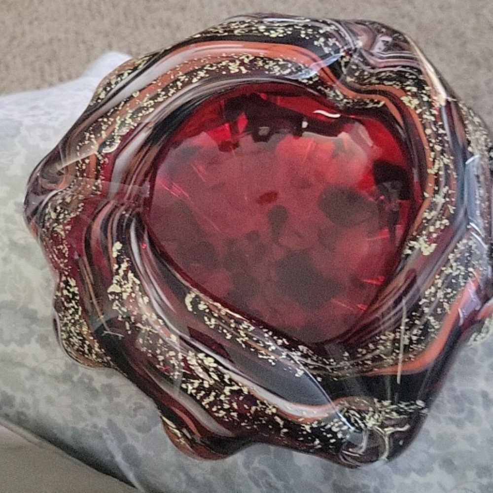 Captivating Japanese Art Glass Ashtray - Picture 11 of 13
